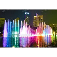 Fontaine musicale programmable avec effet d'eau dansante et lumières LED colorées pour aménagement paysager commercial, installation sur site