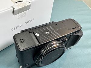 Appareil photo sans miroir <span class=keywords><strong>moyen</strong></span> <span class=keywords><strong>format</strong></span> <span class=keywords><strong>Fuji</strong></span> GFX 50R d'occasion, avec capteur CMOS en option abordable, compatibilité avec carte SD - Product Image 5