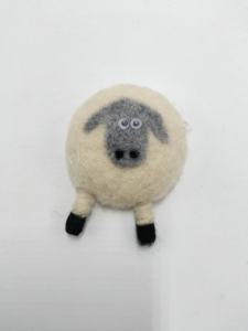 Adorno Moderno de Fieltro de Lana para Colgar en la Pared, Cordero Bebé, Regalo de Felicitación, Accesorio Hecho a Mano para Bolsos - Product Image 3