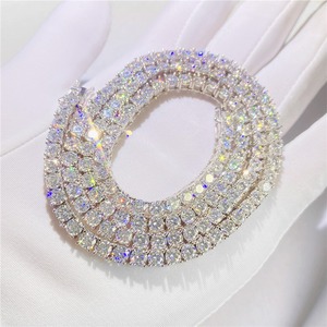 Collier chaîne tennis en moissanite le plus vendu pour hommes et femmes, bijoux haut de gamme pour usage quotidien, disponible à la vente - Product Image 1