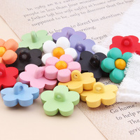 Kancing Resin Bunga Warna-warni Ramah Lingkungan 15mm 18mm dalam 15 Warna untuk Mantel Anak