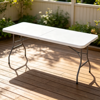 Table longue pliable et empilable en PEHD moulé par soufflage de 180 cm pour conférences, formations, banquets, repas, cour, maison et extérieur