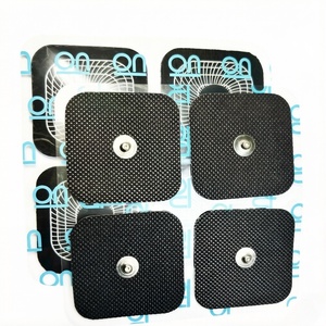 <span class=keywords><strong>Patch</strong></span> musculaire adhésif noir non tissé 5x5cm avec une boucle métallique pour les unités de massage électrodes <span class=keywords><strong>Compex</strong></span> - Product Image 5