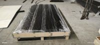 Table de soudage en acier avec plateau grillagé et trous de fixation