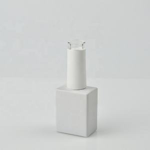 Botella de Esmalte de Uñas de Vidrio y Plástico de 10 ml con Logotipo Personalizado para Uso Cosmético - Product Image 5