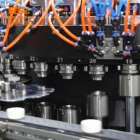 Machine de moulage par compression de rotation en plastique pour la production de bouchons de bouteilles/machines de moulage de bouchons de bouteilles