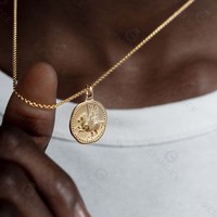 Collier avec pendentif rond en forme de cheval ailé Pegasus de Gemnel, plaqué or 18 carats, bijoux vintage pour femmes et hommes