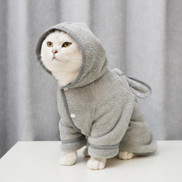 Peignoir à capuche pour animaux de compagnie en velours corail, serviette solide, manteau doux et absorbant pour chiens et chats, accessoires pour animaux, service OEM/ODM disponible