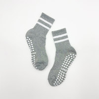 Personnalisable Logo Gris Pilates Chaussettes Blanc Rayures Respirant Tricoté Femmes Crew Longueur Chaussettes Antidérapant pour la Saison d'Automne