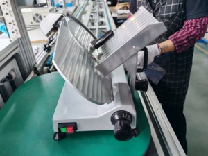 Trancheuse à <span class=keywords><strong>jambon</strong></span> semi-automatique en alliage d'aluminium pour usage domestique et restaurants chauds - Product Image 2