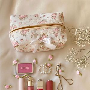 Lindas Bolsas de Maquillaje Ligeras con Estampado Floral de Algodón Ecológico, Bolsa de Cosméticos Personalizada con Lazo para Mujer, Regalos para Damas de Honor, Bolsa de Viaje con Cierre - Product Image 3
