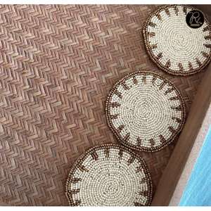 Chemin de table en perles fait main par un designer avec des motifs détaillés pour la table à manger, décoration d'intérieur de luxe, accent pour un style moderne - Product Image 4