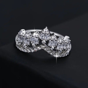 Anello nuziale vintage a forma di corona a V per donna, elegante gioiello da dito per matrimonio - Product Image 4