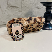 Étui de protection luxueux en peluche douce imprimé léopard avec breloque cœur et pompon pour iPhone 18 17 Pro Max 16 15 14 13