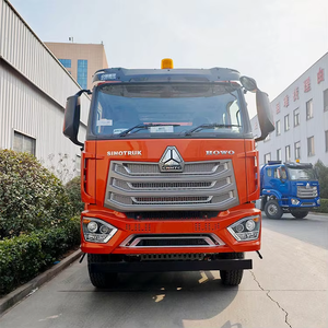 Camion malaxeur à béton HOWO NX d'<span class=keywords><strong>occasion</strong></span> de bonne qualité, 12 mètres cubes, <span class=keywords><strong>grand</strong></span> camion à ciment Sinotruck avec pompe - Product Image 1