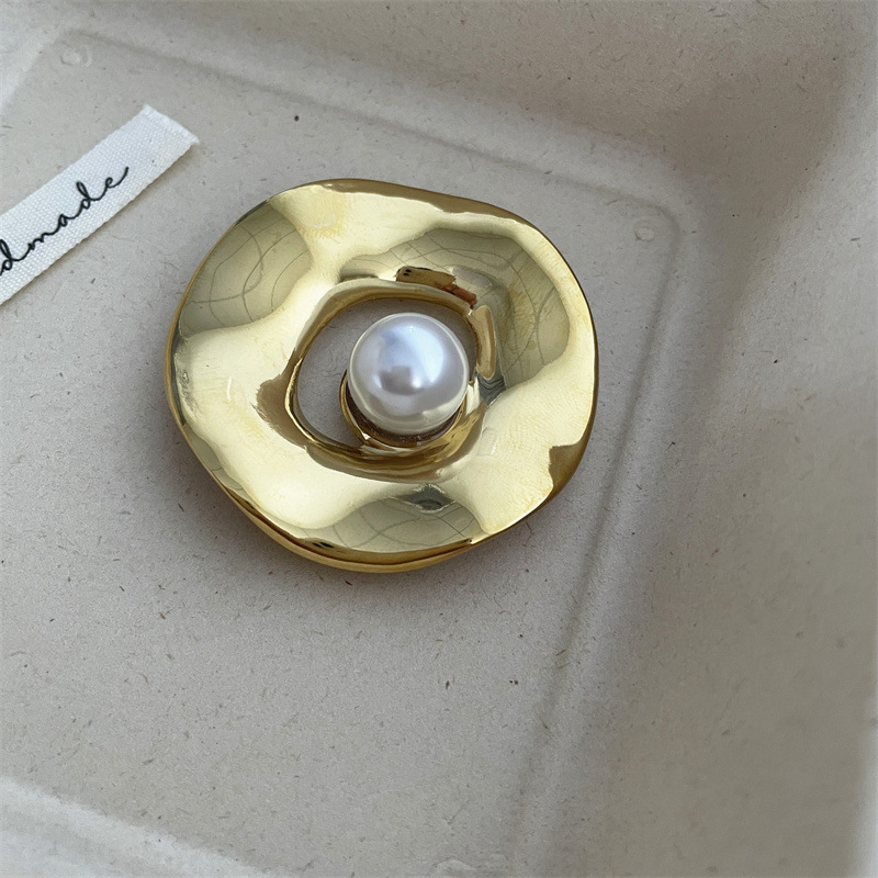 Broche dorée 1 perle-5cm