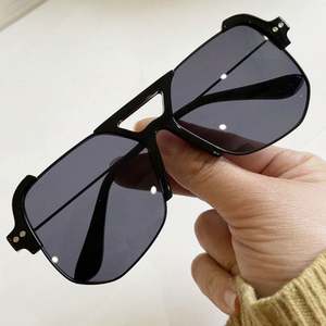 Nouvelles Lunettes de Soleil Pilote Demi-Monture Surdimensionnées Rétro Tendance 2022 pour Hommes et Femmes avec Verres Transparents - Product Image 3