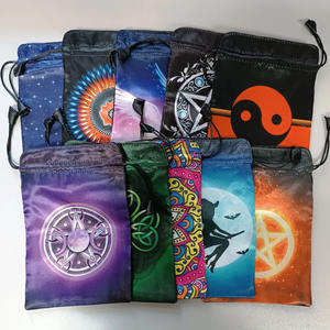 Sac en soie pour Tarot ou <span class=keywords><strong>Runes</strong></span> Pochette de Tarot en satin Wrap pour Tarot <span class=keywords><strong>Oracle</strong></span> <span class=keywords><strong>Runes</strong></span> avec Art Print Crow - Product Image 1