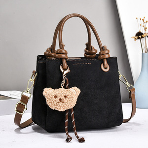 Bolso de mano para mujer, color marrón liso, con dije de oso, cierre de cremallera, asa superior, bandolera, para uso diario, viajes, moda, regalo - Product Image 2