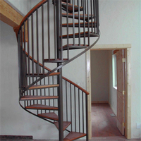 Moderne Wendeltreppe aus Gusseisen zum Verkauf mit Holz profil