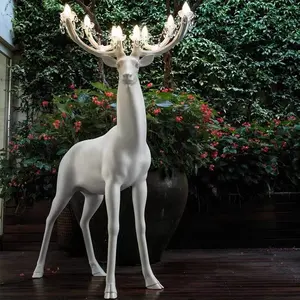 Italia Outdoor Indoor alto bianco Sherwood Deer lampadario decorato con cristalli scultura lampada da terra