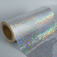 Rouleau de film BOPP personnalisé à motif cœur holographique, effet arc-en-ciel par diffraction, pour emballage cadeau, emballage floral et décoration