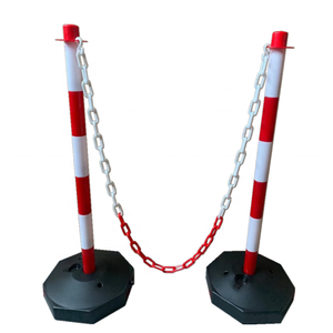 Barriere di sicurezza all'ingrosso per il controllo della folla: Pali in plastica con base riempibile d'acqua e catena, barriere con catena in plastica - Product Image 1