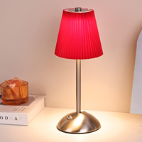 Tradition jour de fête lumière chaude chine abat-jour en papier rouge décor à la maison lampe de table avec base en métal argenté