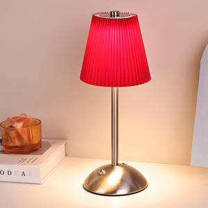 Tradition jour de fête lumière chaude chine abat-jour en papier rouge décor à la maison lampe de table <span class=keywords><strong>avec</strong></span> base en métal argenté - Product Image 1