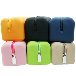 Borsa per il Trucco in Silicone con Cerniera, Impermeabile, Antipolvere, Portatile, Grande Capacità, Pieghevole, Facile da Pulire, per Viaggi e Conservazione - Product Image 1