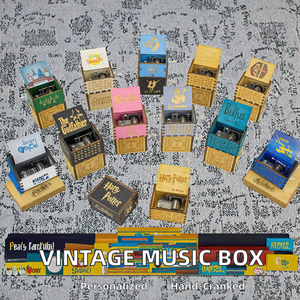 Mini boîte à musique en bois à manivelle de style vintage exquise sans batterie avec une chanson pour les enfants et les cadeaux d'anniversaire - Product Image 2