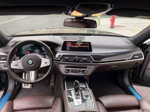 <span class=keywords><strong>BMW</strong></span> <span class=keywords><strong>740</strong></span> Premium <span class=keywords><strong>2020</strong></span> d'occasion, empattement long, cuir Nappa, toit ouvrant panoramique, Bluetooth, conduite à gauche, berline automatique, intérieur foncé, jantes R18 - Product Image 3