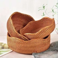 Natuurlijk handwerk, ronde opbergmand van rotan, woondecoratie, opbergmand voor de keuken, ronde rotan handgreep