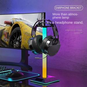 Lámpara de Escritorio Moderna de PVC con Sincronización Musical, RGB Eléctrica, con Tira de Luz LED Regulable para Uso en Hoteles y Gancho para Auriculares - Product Image 4