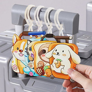 En stock : Étiquettes de bagages créatives en bois, mignonnes et de style dessin animé pour étudiants, cartes d'identité en forme d'avion et étiquettes de bagages. - Product Image 4