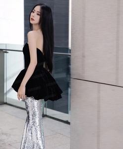 Abito a sirena Sharon Said SF425 nero e <span class=keywords><strong>argento</strong></span> patchwork, senza spalline, scollo a V, con volant, lungo fino al pavimento, per ballo di fine anno, feste, anniversari, occasioni speciali - Product Image 4