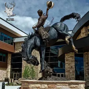 Decoração de jardim bronze cowboy escultura de bronze fundido cowboy equitação uma estátua de cavalo
