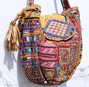 กระเป๋าอินเดียแบบบันจารา ผสมผสานความดั้งเดิมและสไตล์โบโฮสมัยใหม่ งานปักลายชนเผ่าแท้ๆ และงานกระจกสำหรับผู้หญิง - Product Image 3