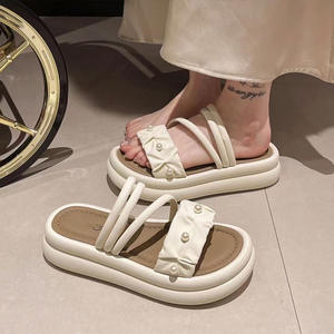 Pantuflas de gamuza suave de alta gama, aptas para uso en interiores y exteriores, pantuflas de invierno para mujer, cómodas y afelpadas, con función antideslizante. - Product Image 5