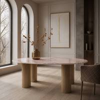 Table à manger moderne en marbre rose naturel, forme ovale, base cannelée dorée, mobilier de luxe en pierre, 6 places, personnalisable pour villa
