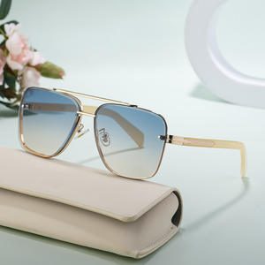 Nuevas gafas de sol cuadradas de estilo europeo americano para hombre, con doble puente dorado, protección UV400, lentes de PC, montura negra - Product Image 2