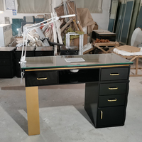 Table de manucure double de luxe en cuir PU noir capitonné avec plateau en verre, table de salon en bois doré