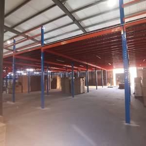 מערכת ריצוף אחסון רב-מפלסית למחסן, פלטפורמת מדפים דו-קומתית בהתאמה אישית, עמידה במיוחד, בצבע אדום/כחול - Product Image 3