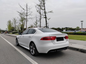 รถจักรยานยนต์ยนต์ Jaguar XE 2.0T Turbo Sports Sedan ปี <span class=keywords><strong>2015</strong></span> มือสองสุดหรู ประสิทธิภาพสูง รถอังกฤษ สภาพดี พร้อมส่ง - Product Image 3