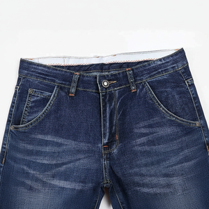 กางเกงยีนส์ผ้ายีนส์ทรงปกติสำหรับผู้ชายขาแบบผ่อนคลายพร้อมรายละเอียดแบรนด์และกางเกงยีนส์ระบายอากาศได้ดีดีไซน์ใส่สบาย - Product Image 1