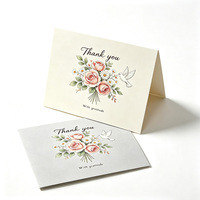Tarjetas de Felicitación Plegables con Opción de Personalización Un método de decoración de bajo costo consiste en pegar números con etiquetas de cristal dorado.