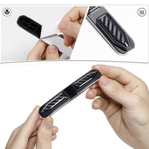 4 pièces de protection de bord de porte de voiture <span class=keywords><strong>en</strong></span> métal à texture fibre de carbone, anti-collision, anti-rayures - Product Image 4