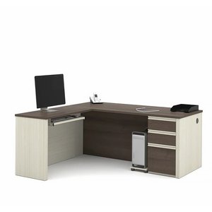 Bureau de direction moderne et spacieux avec hub d'alimentation intelligent, unité de retour de données pour conférence, élégant bureau de gestion pour aéroport - Product Image 3