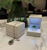 Boîte à bijoux en cuir PU haut de gamme, carrée, avec logo personnalisé, LED, pour bague, pendentif, bracelet, boîte d'emballage avec lumière
