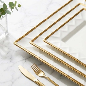 <span class=keywords><strong>Set</strong></span> di <span class=keywords><strong>Piatti</strong></span> Quadrati di Lusso in Porcellana Bianca <span class=keywords><strong>e</strong></span> <span class=keywords><strong>Oro</strong></span> da 8/10/12 Pollici per Ristoranti, Servizio da Tavola <span class=keywords><strong>e</strong></span> Matrimoni - Product Image 2